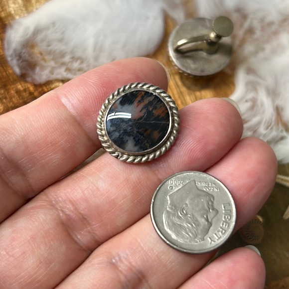 🖤Black & brown stone screw-back earrings - Picture 8 of 11